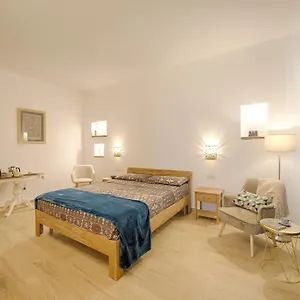 Cozy Downtown Affittacamere